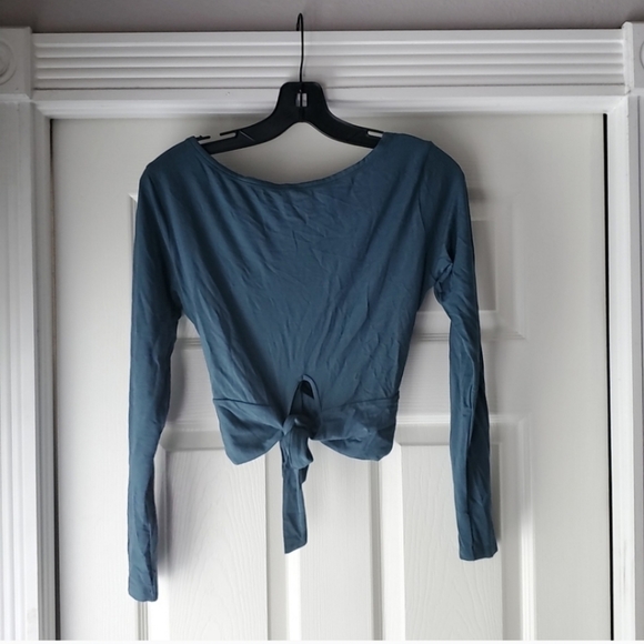 Wrap Cropped Longsleeve - Picture 7 of 9